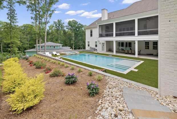 Outdoor Living & Pool