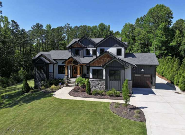 Exterior & Architecture