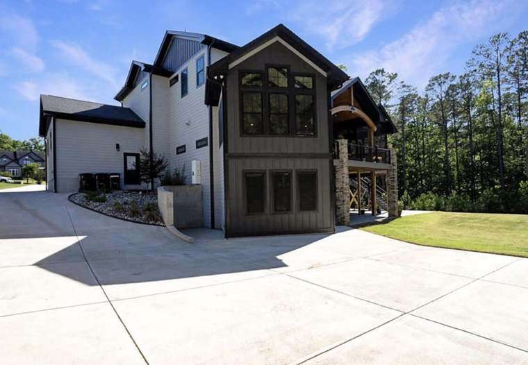 Exterior & Architecture