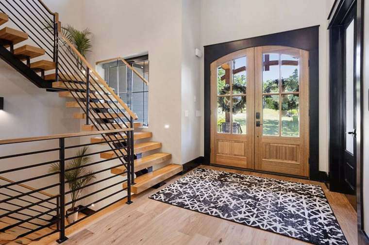 Entry & Staircase