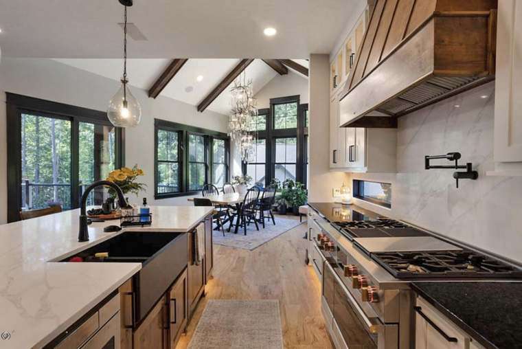 Kitchen & Dining