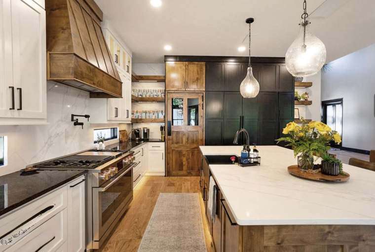 Kitchen & Dining