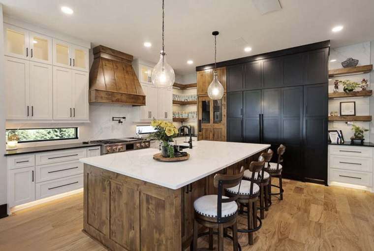 Kitchen & Dining