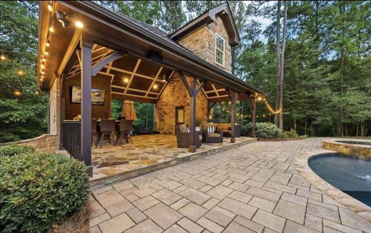 Outdoor Living & Pool