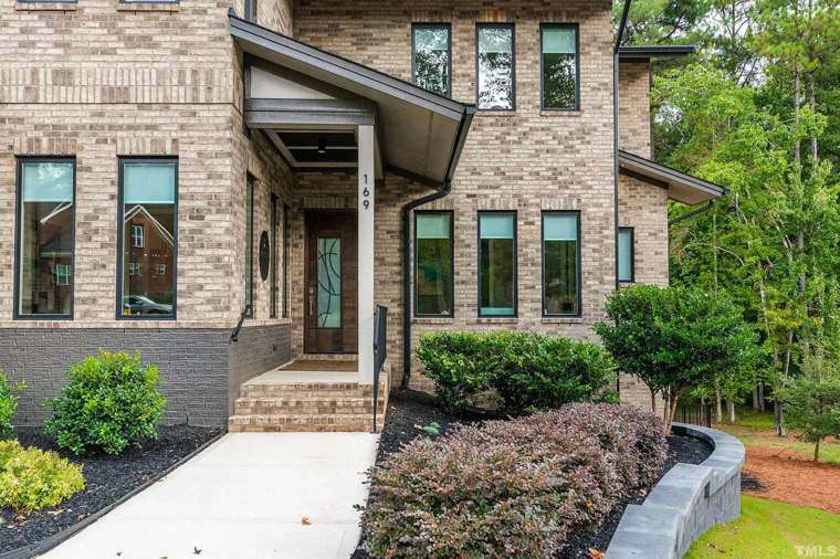 Exterior & Architecture