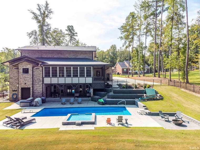 Pool & Outdoor Living