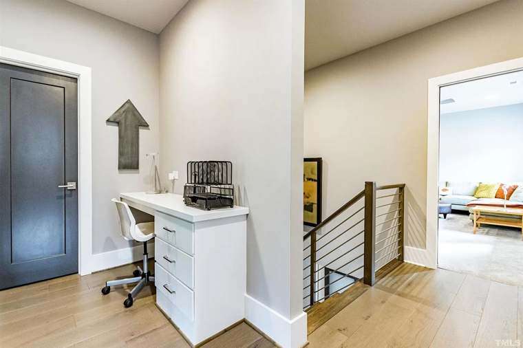 Additional Living & Features