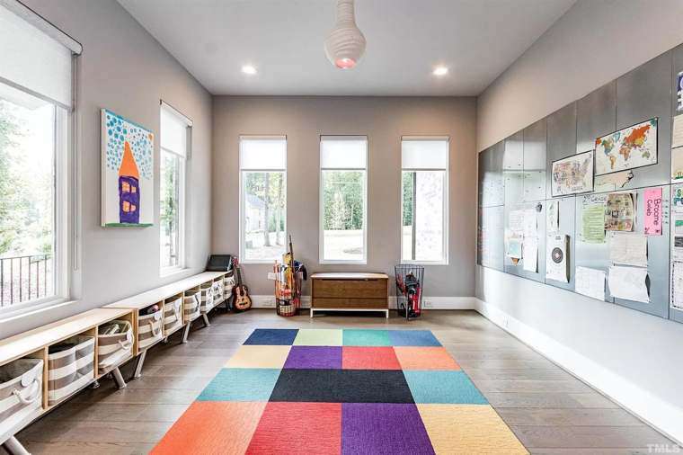 Additional Living & Features