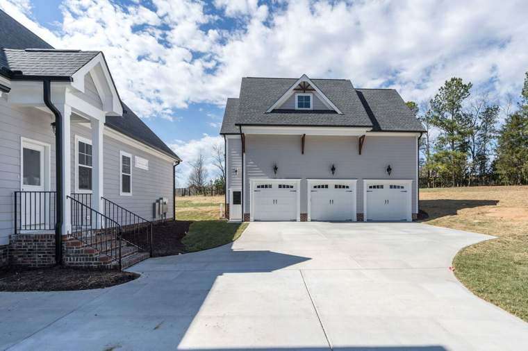 Exterior & Architecture