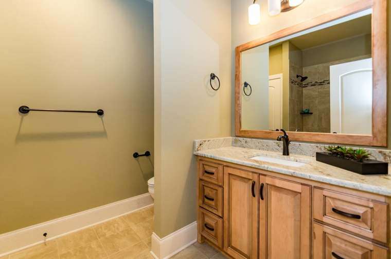 Bedrooms & Bathrooms