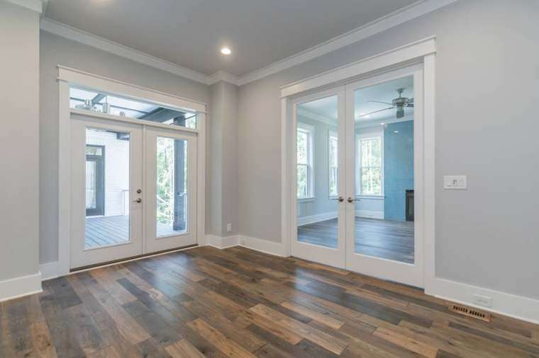 Kitchen & Breakfast Area