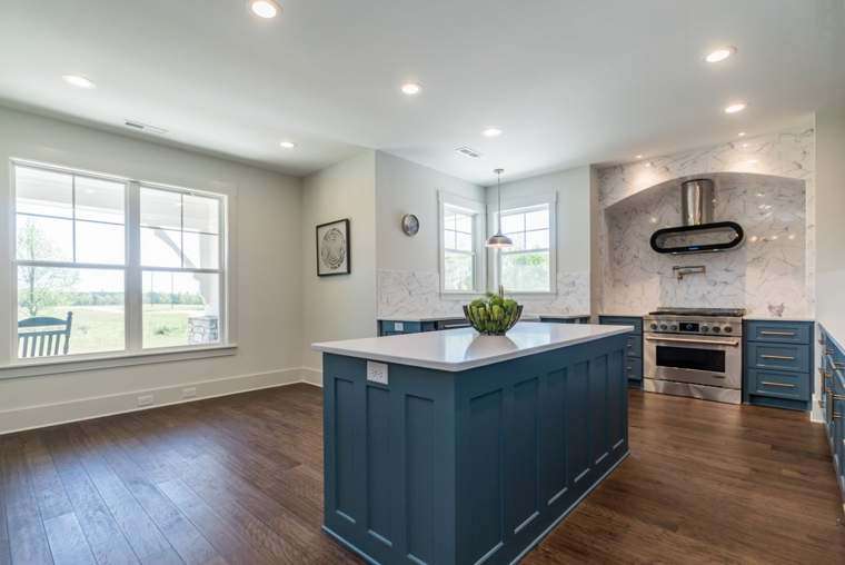 Kitchen & Breakfast Area
