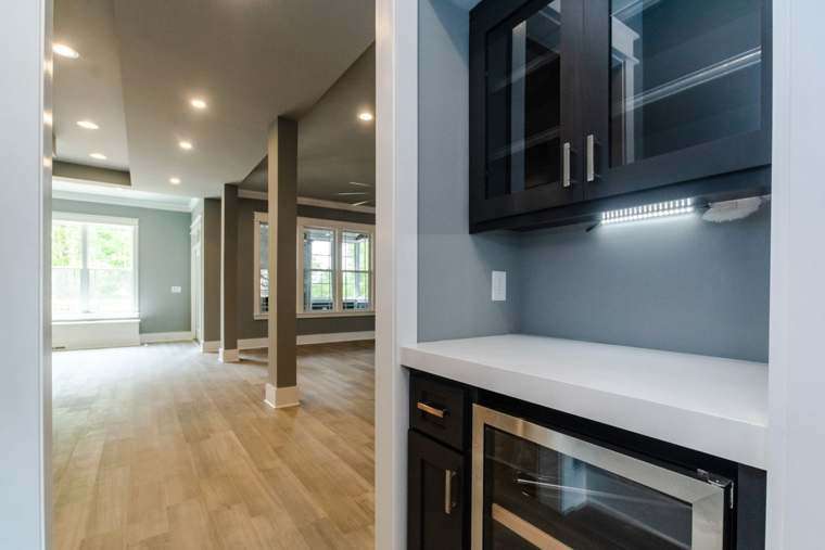 Foyer, Dining & Butler’s Pantry