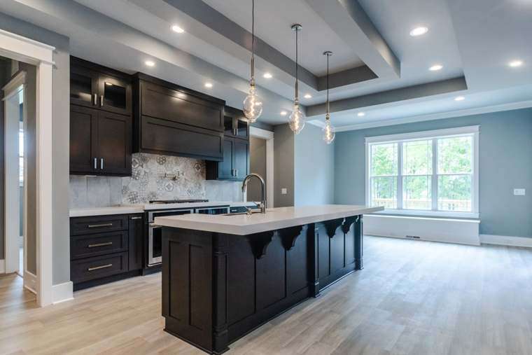 Kitchen & Breakfast Area