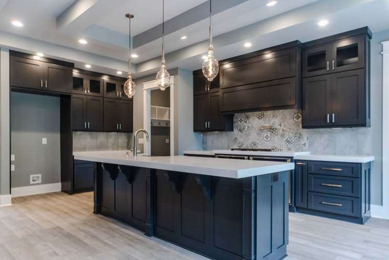 Kitchen & Breakfast Area