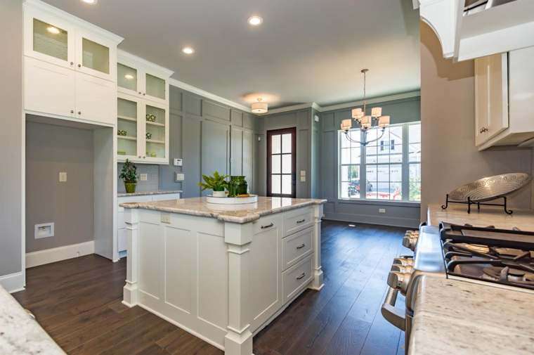 Kitchen & Breakfast