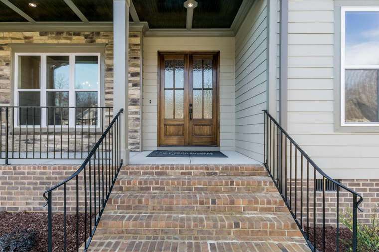 Exterior & Architecture