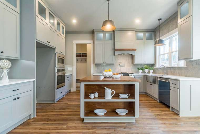 Kitchen & Breakfast