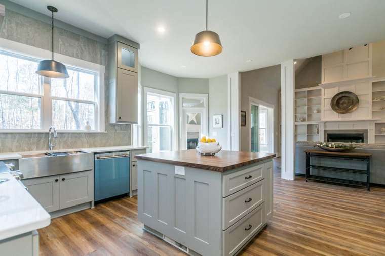 Kitchen & Breakfast