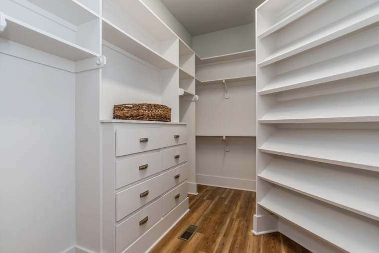 Bedrooms & Closets