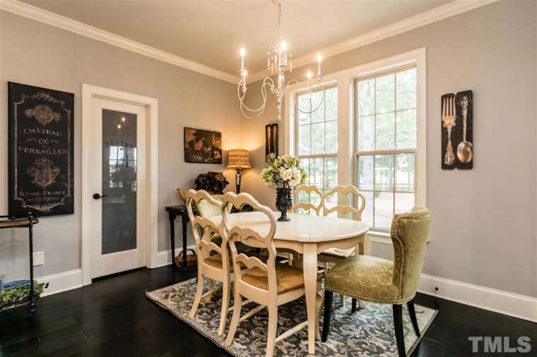 Kitchen & Dining