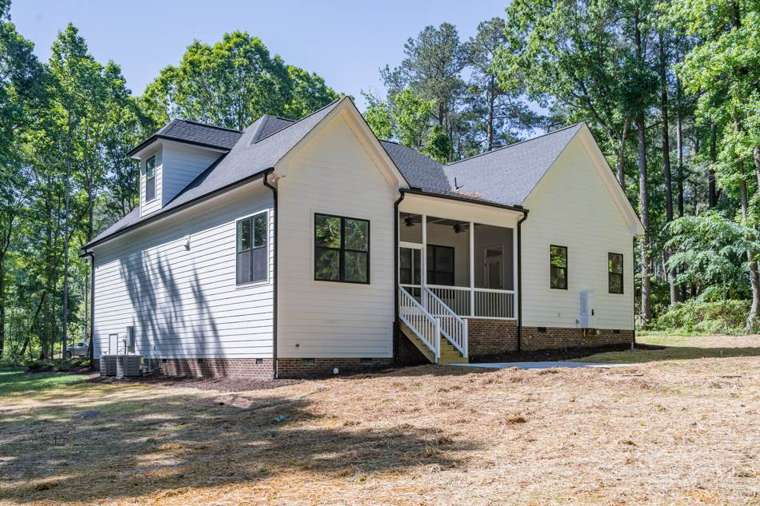7 Maggie Way — Exteriors & Architecture