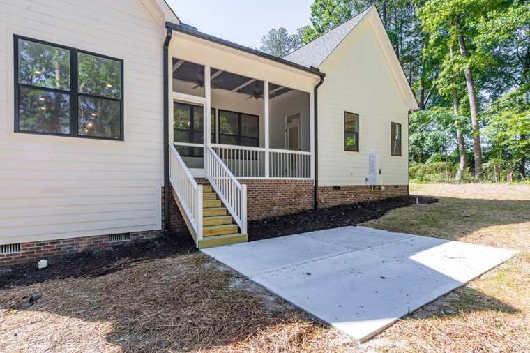7 Maggie Way — Exteriors & Architecture