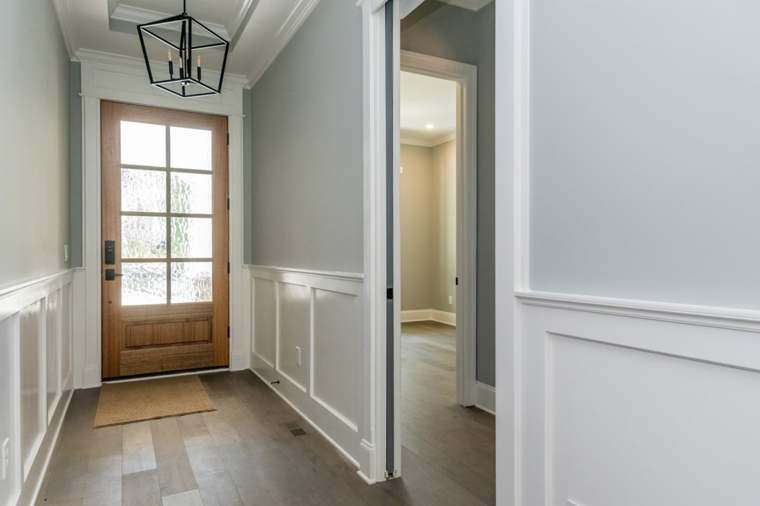 Entry & Architectural Details