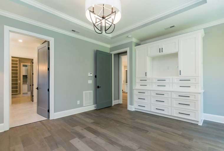Bedrooms & Closets