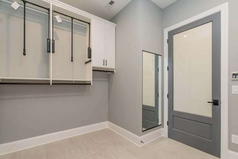 Bedrooms & Closets