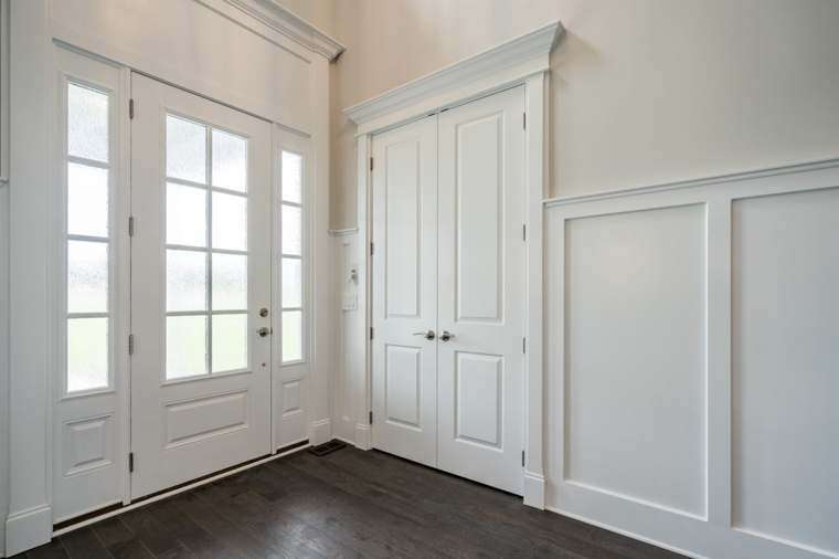 Entry & Architectural Details