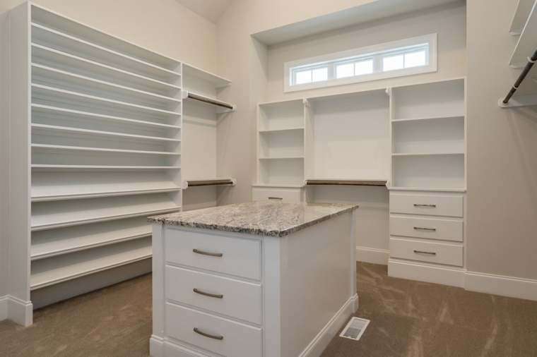 Bedrooms & Closets