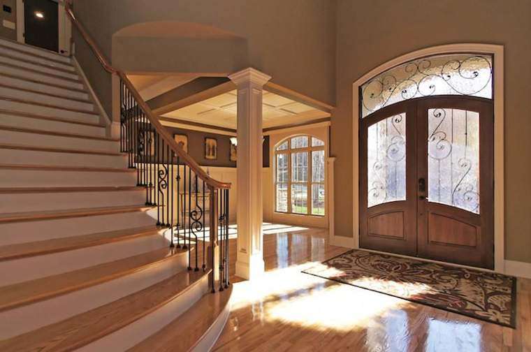 5 The 9 — Entry & Architectural Details