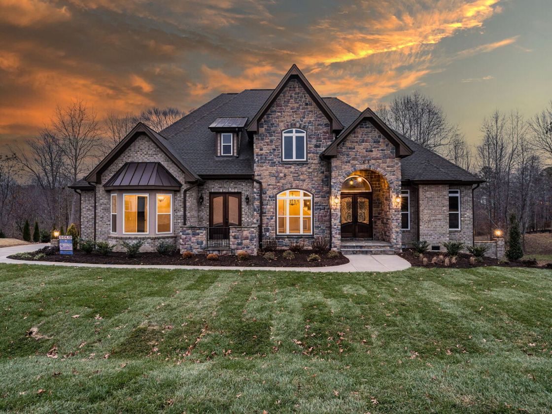 366 Portofino — Front & Rear Exteriors