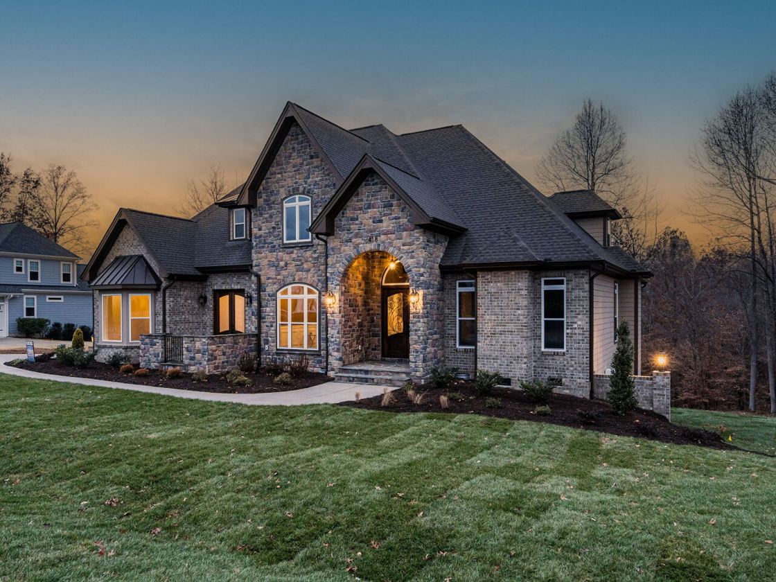 366 Portofino — Front & Rear Exteriors