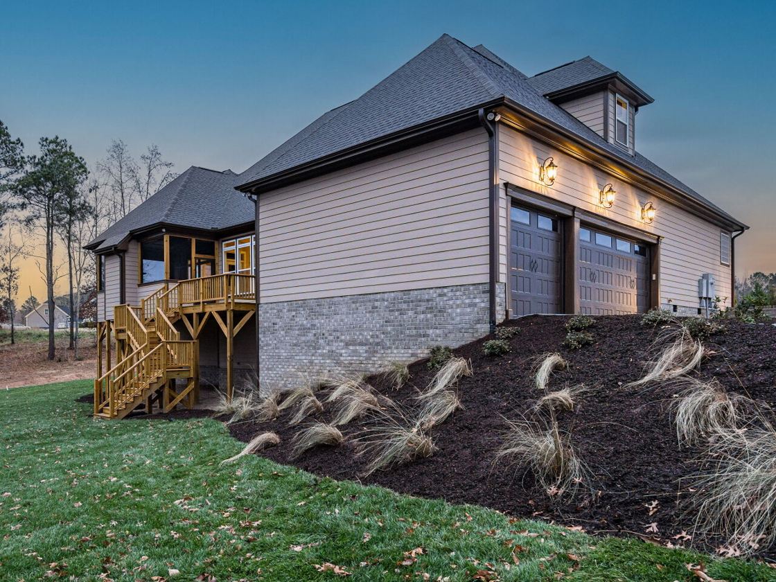 366 Portofino — Front & Rear Exteriors