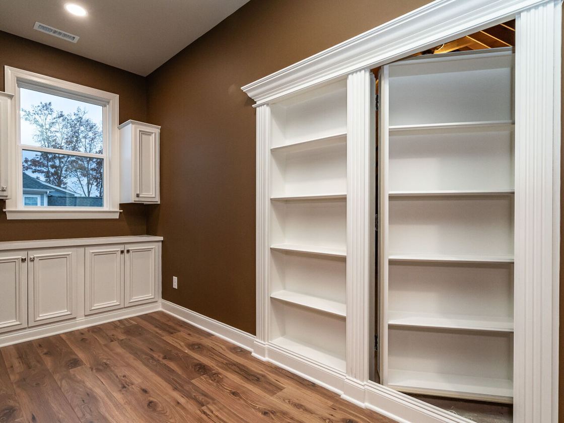 366 Portofino — Closets & Built-Ins